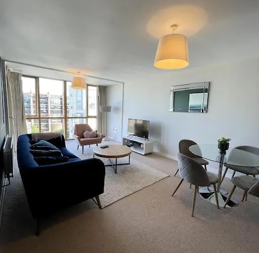 Stunning Modern In The Gasworks * 더블린