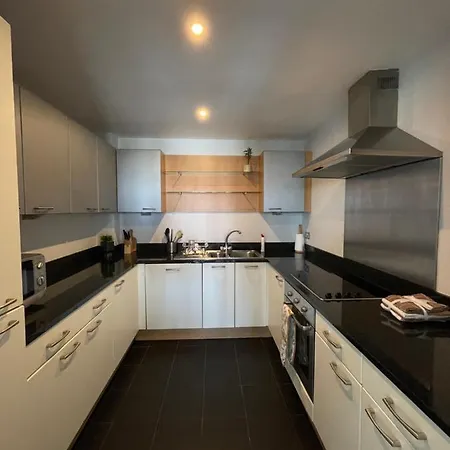 Stunning Modern In The Gasworks *