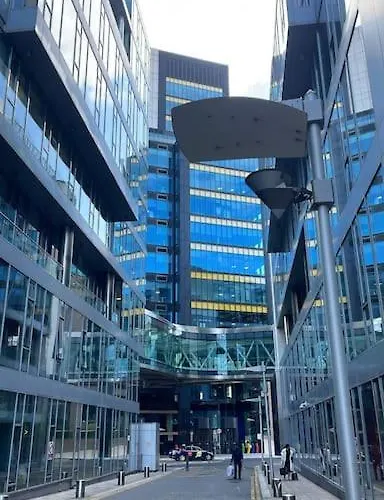 Stunning Modern In The Gasworks